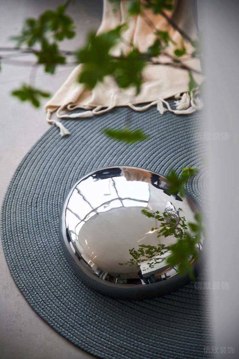 新居現(xiàn)代輕奢風鐵藝圓形金屬裝飾品效果圖