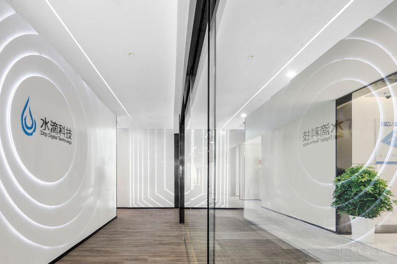 燈飾設(shè)計(jì)環(huán)形圓框白色集墻板玻璃智能門木質(zhì)過(guò)道設(shè)計(jì)圖辦公室
