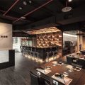深圳鹽田現(xiàn)代簡約風格火鍋店裝修設計大廳用餐區(qū)效果圖