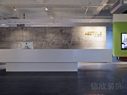 現(xiàn)代簡約工業(yè)風(fēng)前臺(tái)區(qū)域接待臺(tái)裝修效果辦公室過道