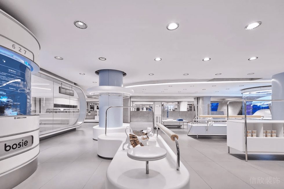 深圳市羅湖區(qū)布心現代風服裝店裝修設計大廳