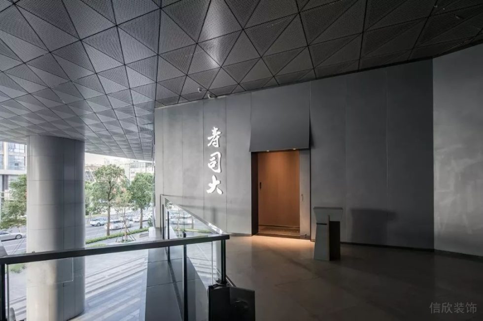 深圳南山天利中央廣場(chǎng)現(xiàn)代新中式風(fēng)格壽司店裝修案例入口