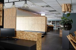 深圳寶安陽基九方廣場600平方米北歐工業(yè)風(fēng)寫字樓裝修案例歐松板收納儲(chǔ)物柜