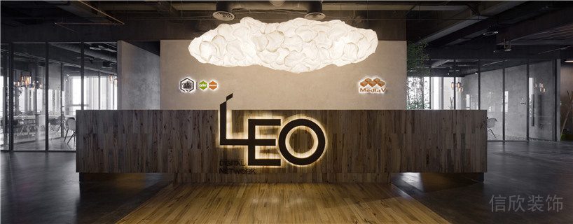 深圳龍崗正中時代廣場3500平方米暗色調(diào)工業(yè)風辦公室裝修案例前廳接待臺