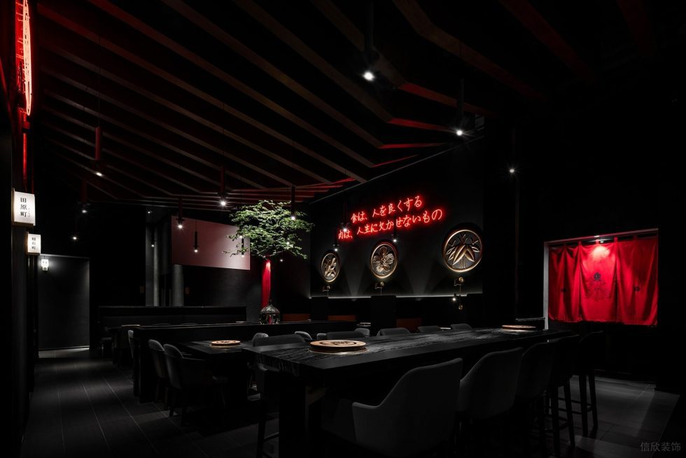 深圳龍華區(qū)神秘日式高級黑金輕奢風(fēng)酒吧背景墻裝修設(shè)計(jì)