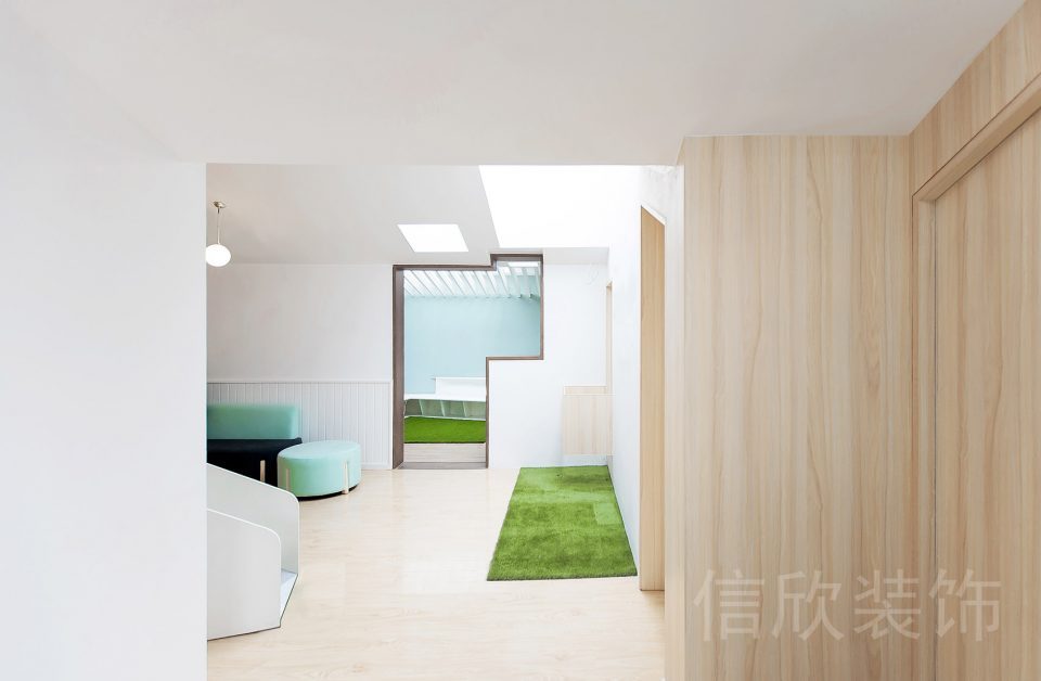 深圳福田區(qū)華強北少兒教育培訓(xùn)機構(gòu)娛樂大廳木質(zhì)墻面裝修