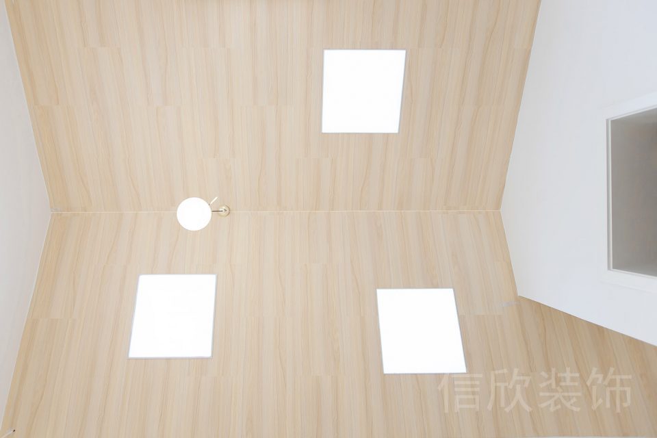 深圳福田區(qū)華強北少兒教育培訓(xùn)機構(gòu)木質(zhì)斜屋頂天花吊頂裝修效果圖