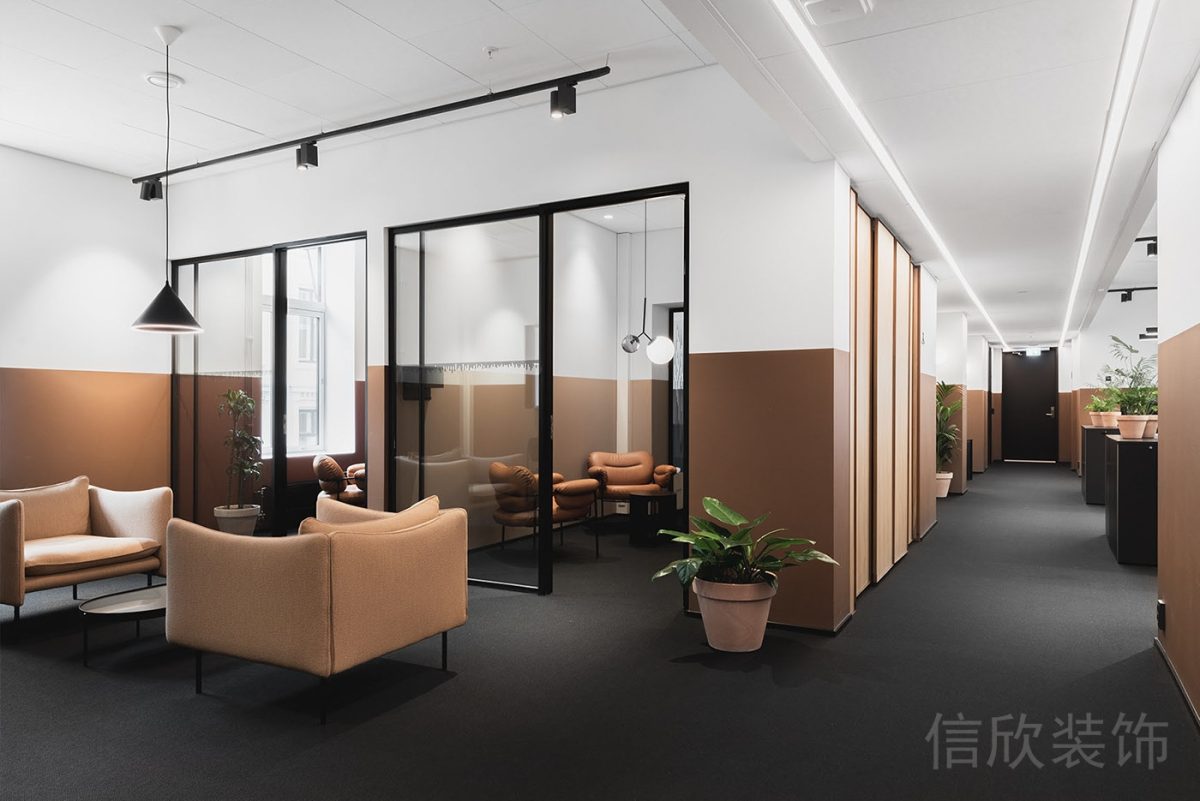 簡約黑色多人洽談室臺階設計休息區(qū)辦公室